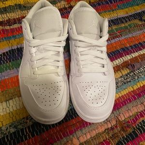 Jordan 1 Low- Triple White